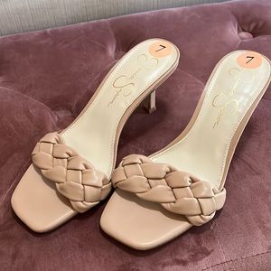 Jessica Simpson heel